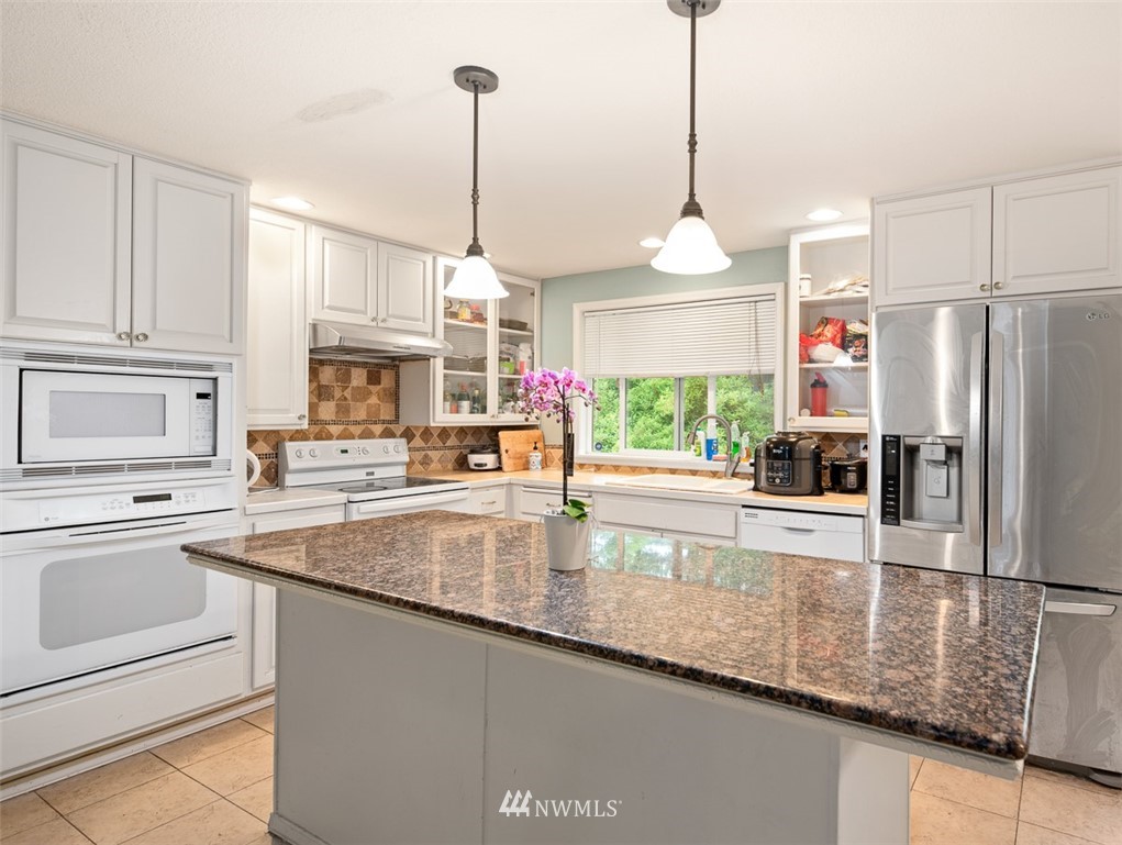 4323 240th Street Southeast Bothell, WA 98021 - Photo 5 of 20
