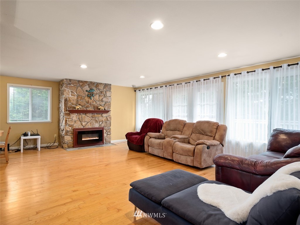 4323 240th Street Southeast Bothell, WA 98021 - Photo 7 of 20