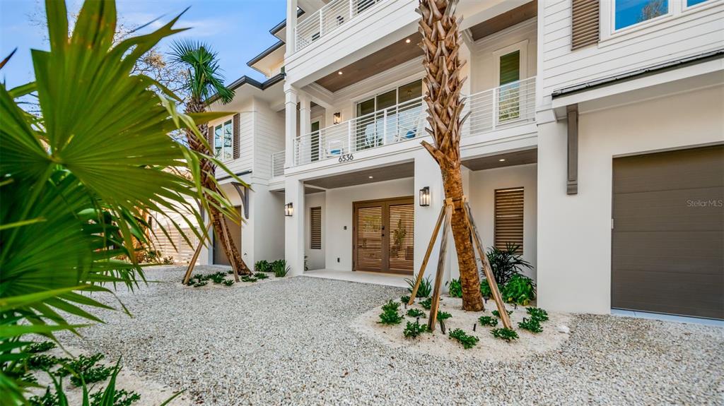 6536 Peacock Road Sarasota, FL 34242 - Photo 80 of 82 a front view of a house with a garden