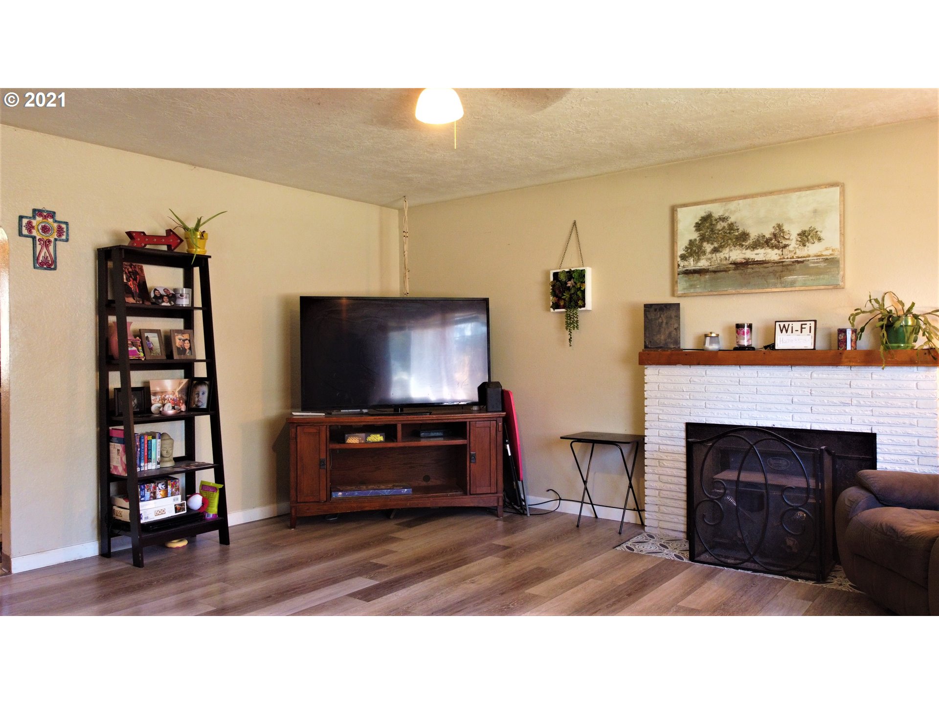 2210 Brown Road Northeast Salem, OR 97305 - Photo 4 of 30 Gallery Image 4