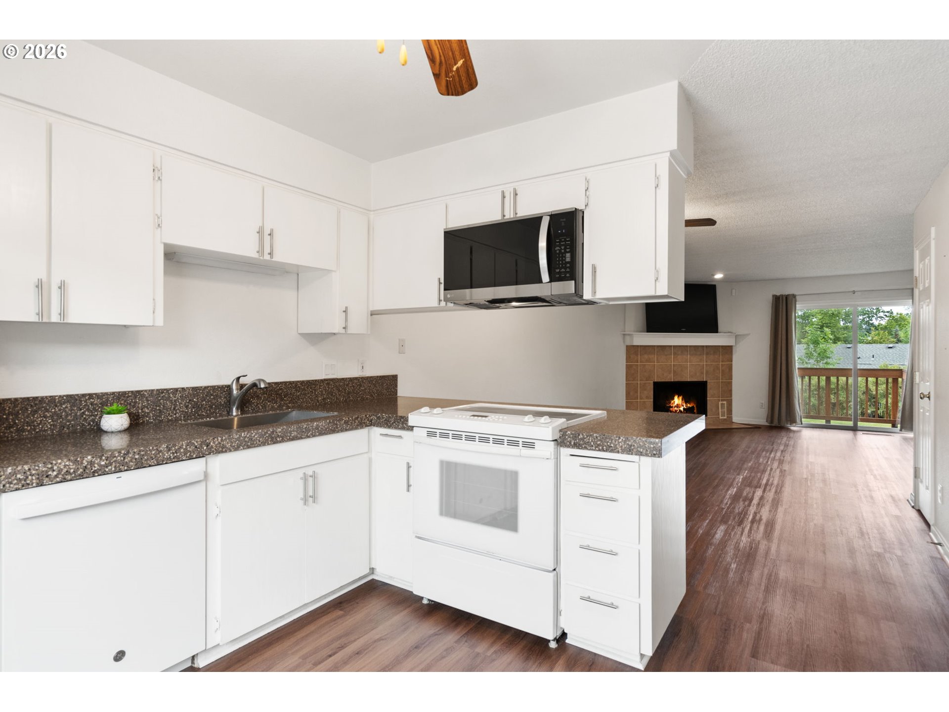 10900 Southwest 76th Place, Unit 55 Portland, OR 97223 - Photo 7 of 38