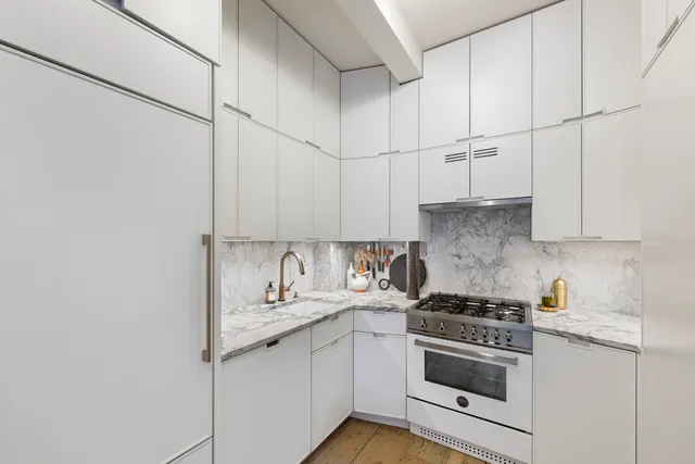 $1,495,000 | 49 King Street, Unit 5 | Hudson Square