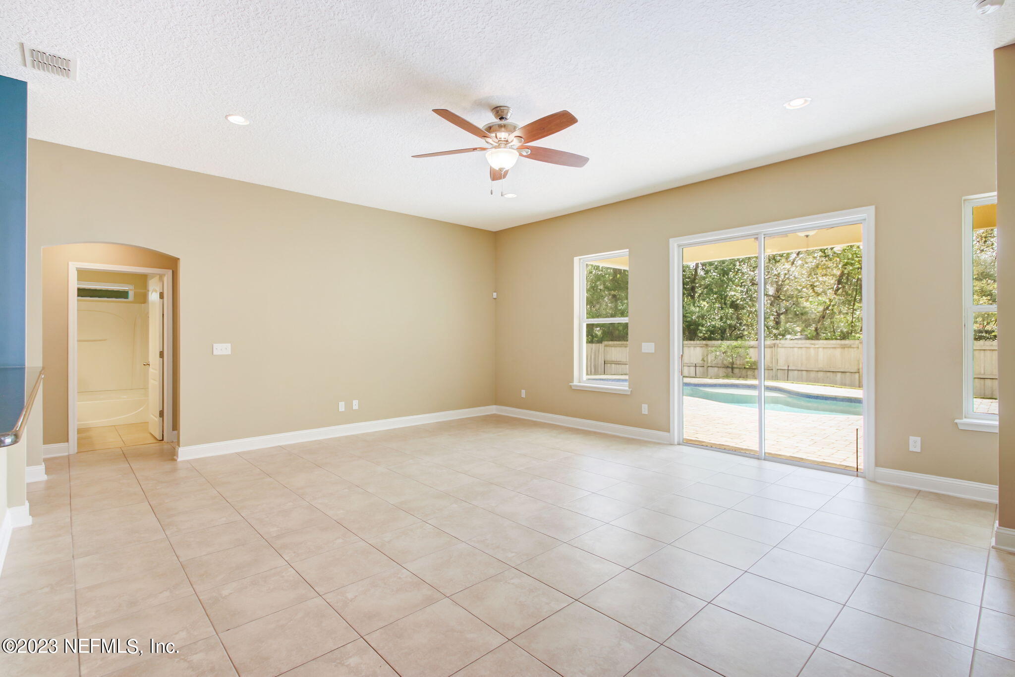 3376 Marbon Road Jacksonville, FL 32223 - Photo 15 of 39 Main living area