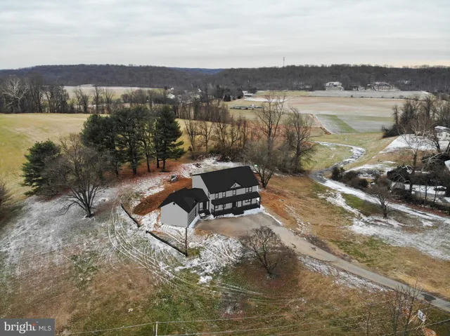 a picture of lake view