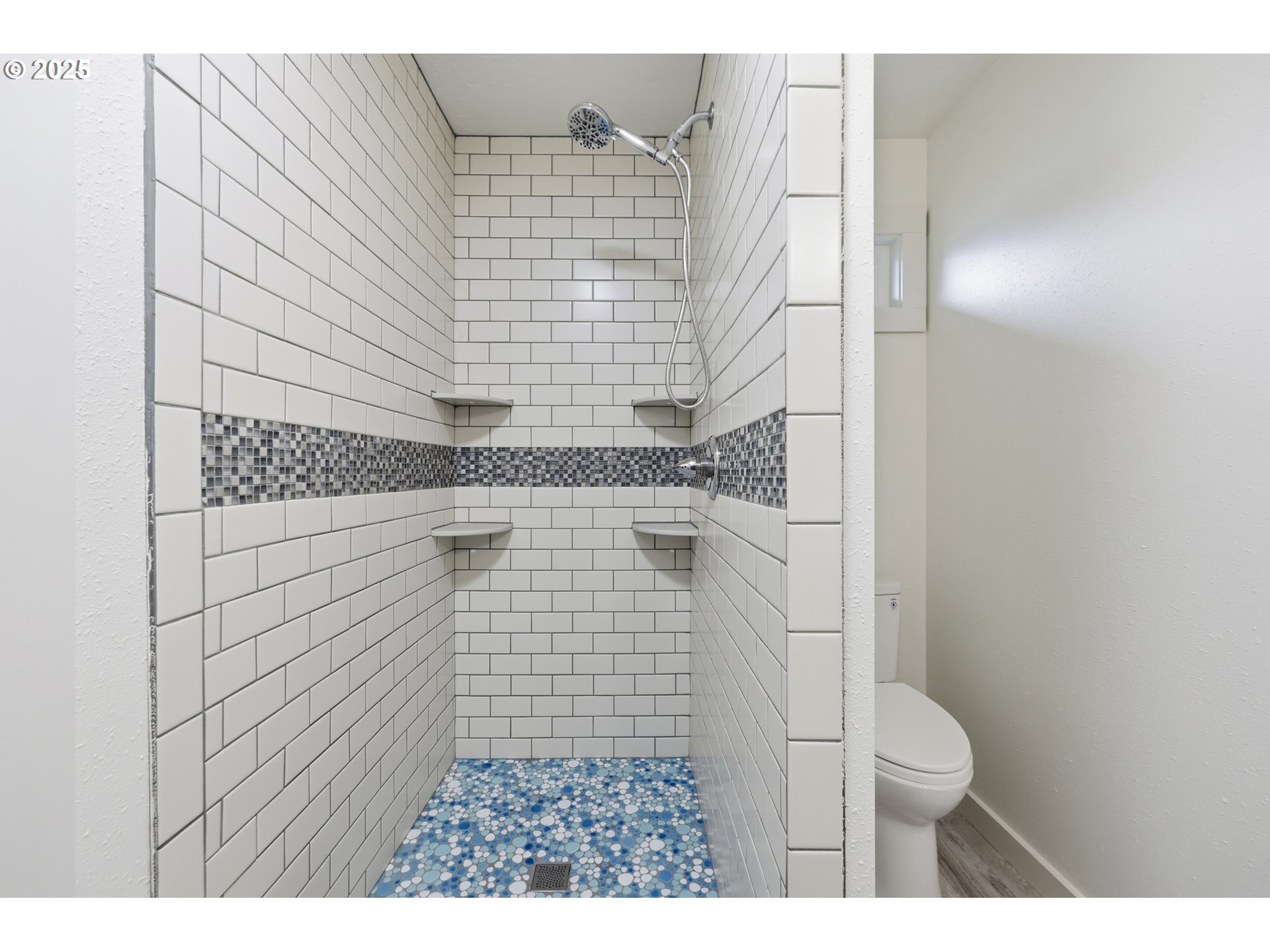 1920 Northeast View Court Gresham, OR 97030 - Photo 23 of 48 a bathroom with a shower