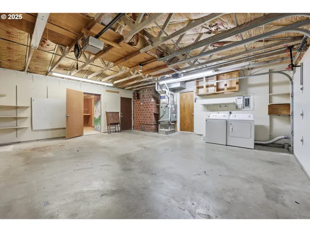 a view of a storage & utility room