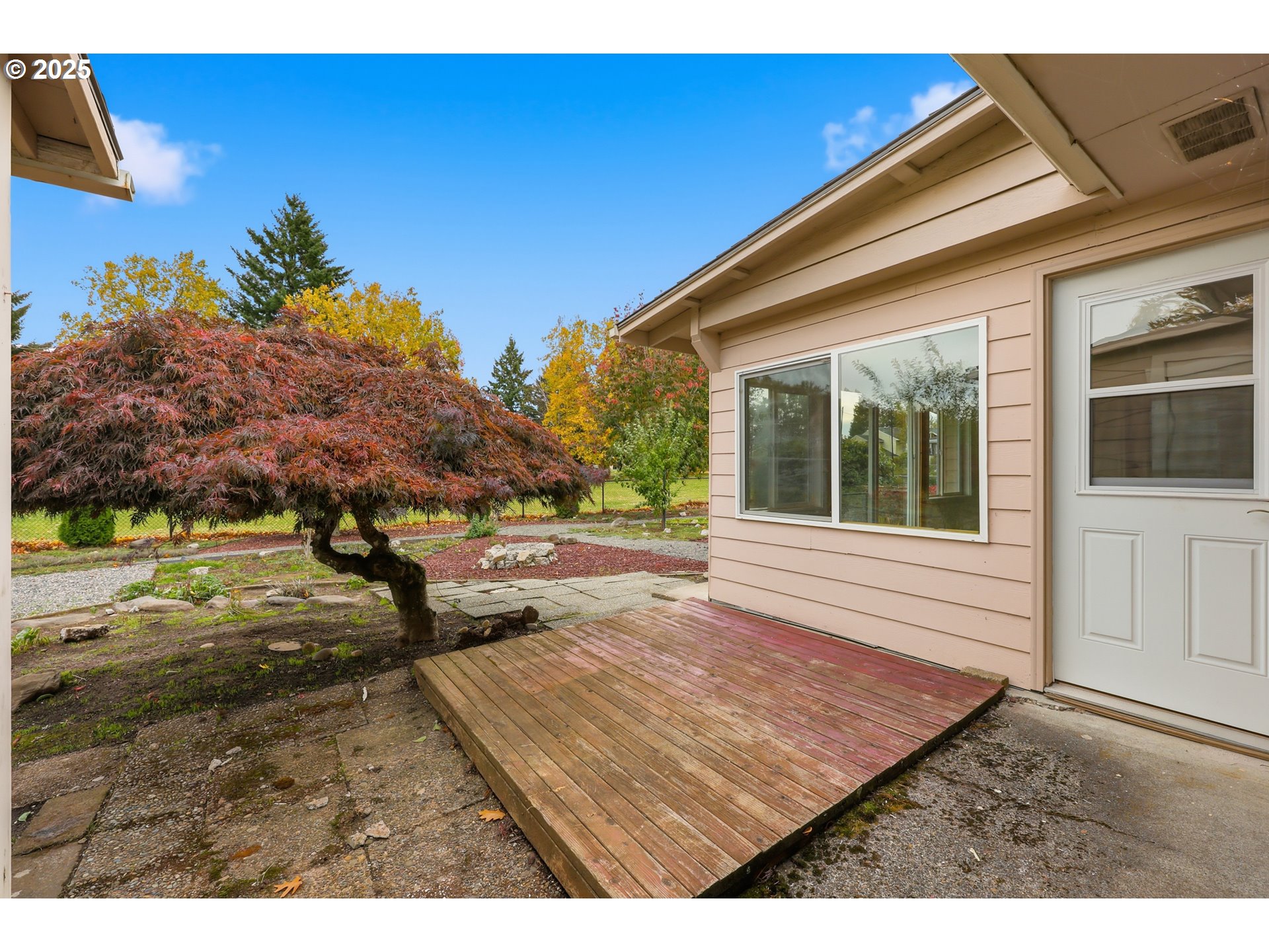 1920 Northeast View Court Gresham, OR 97030 - Photo 40 of 48 a view of outdoor space and yard