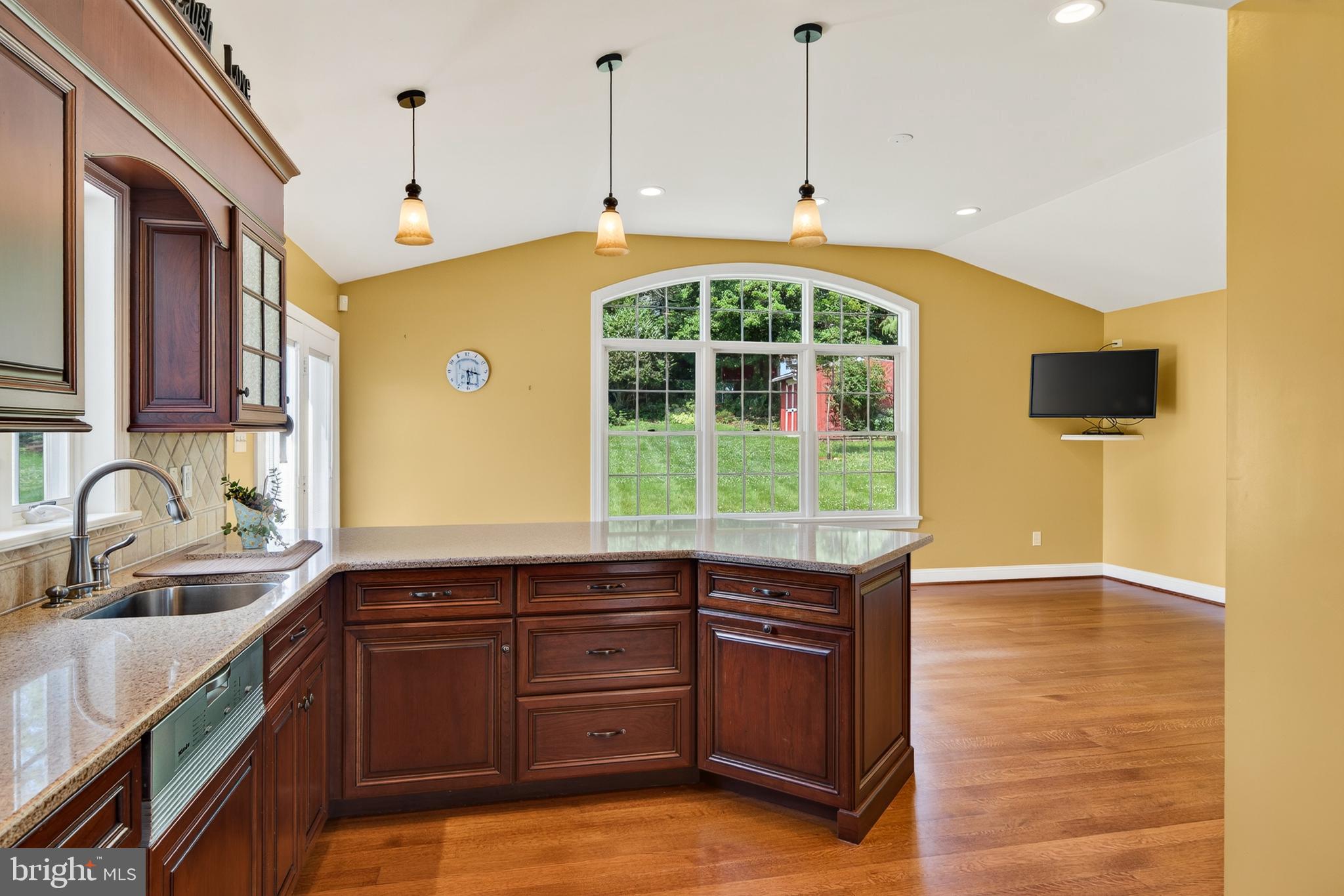 2741 Hillview Road Broomall, PA 19008 - Photo 17 of 80