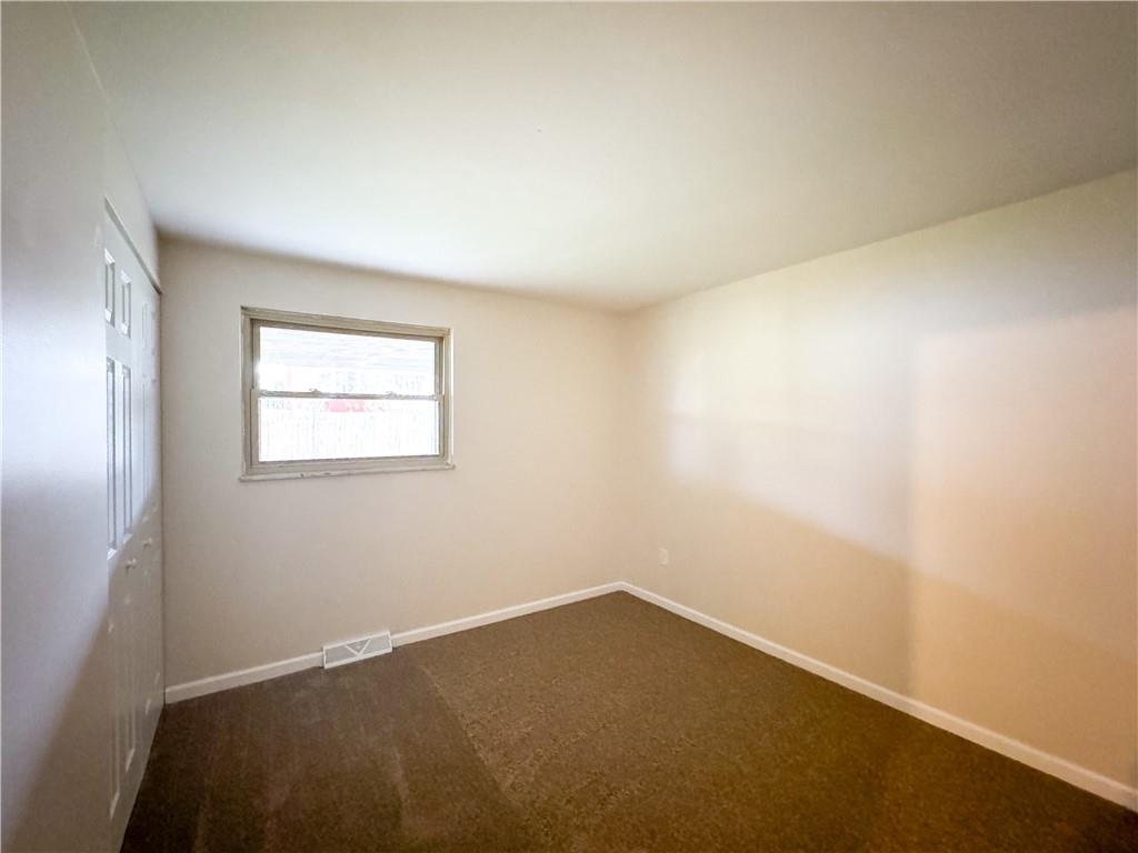 152 William Circle McKees Rocks, PA 15136 - Photo 8 of 16 an empty room with a window