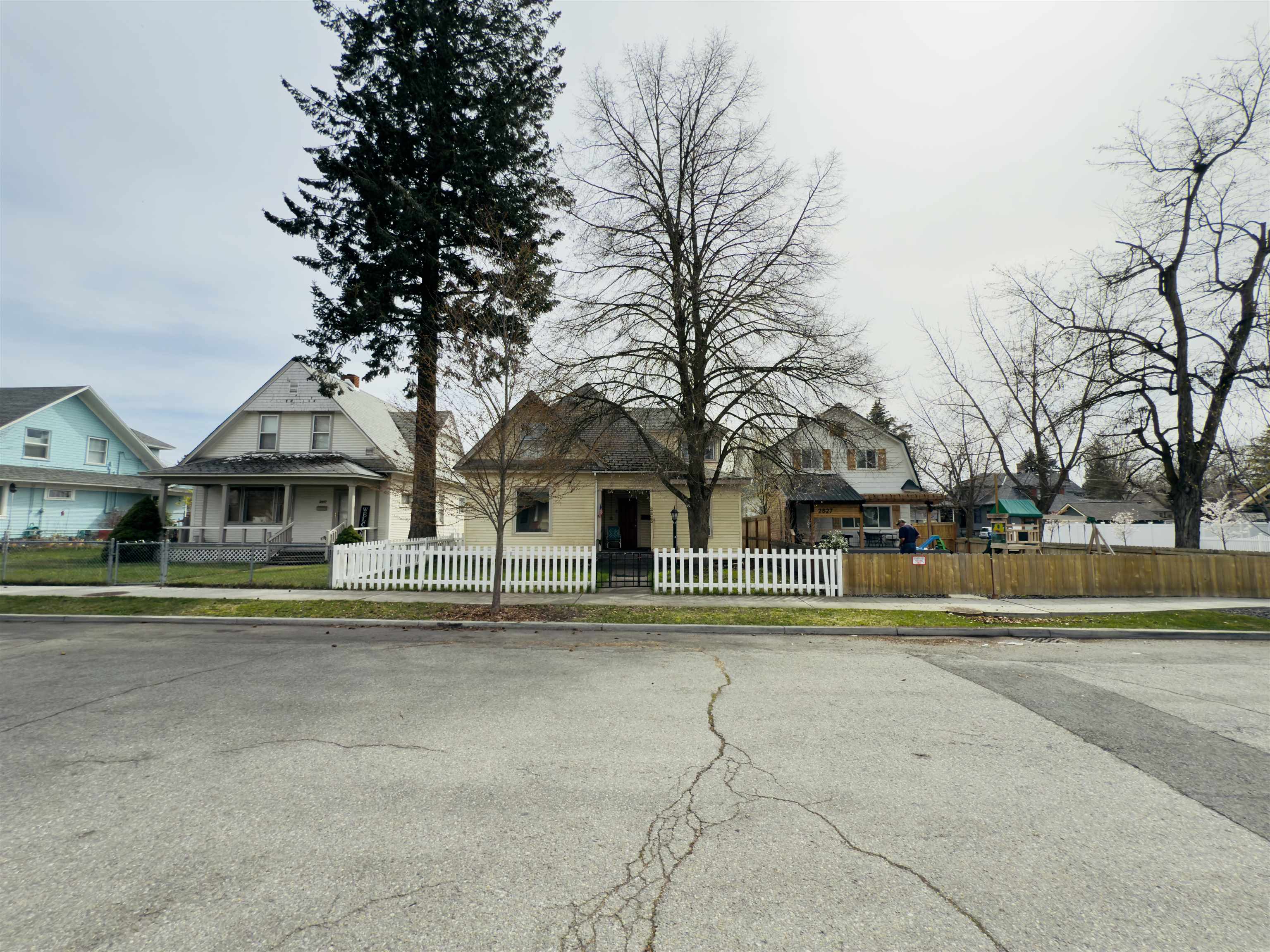 2823 West Sharp Avenue Spokane, WA 99201 - Photo 2 of 23