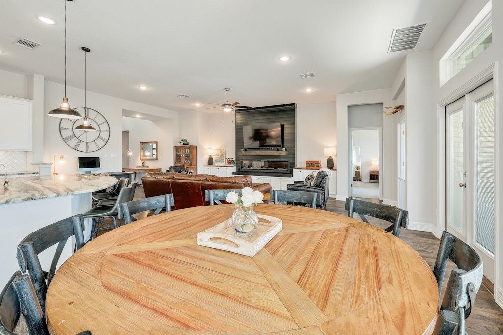 805 Karst Cove Georgetown, TX 78628 - Photo 11 of 36