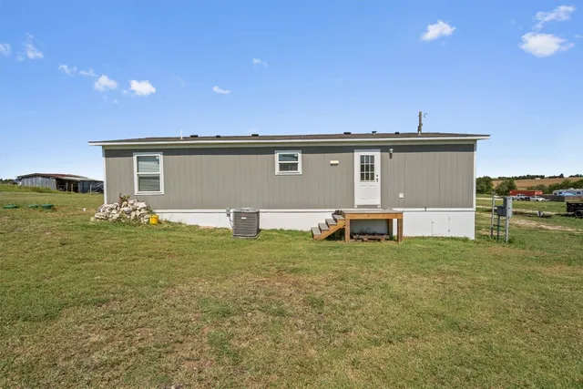 a view of a house with a backyard