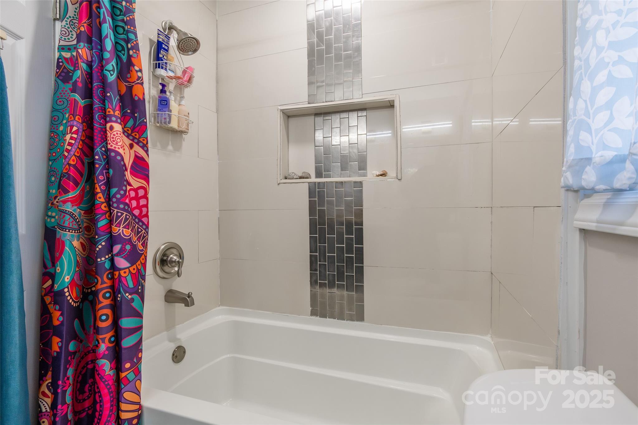 749 Meadowbrook Road Chester, SC 29706 - Photo 17 of 33 a bathroom with a bathtub and shower