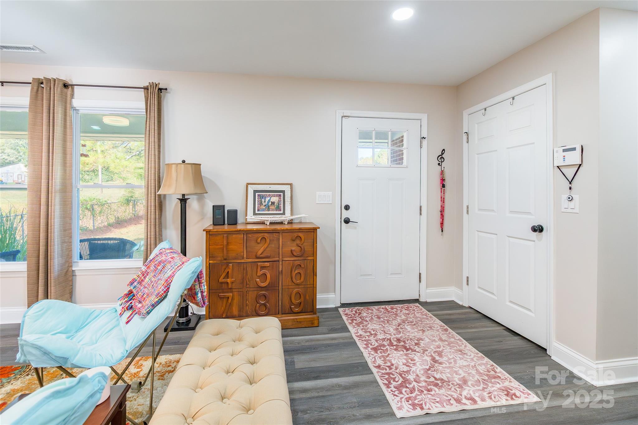749 Meadowbrook Road Chester, SC 29706 - Photo 5 of 33 a living room with furniture