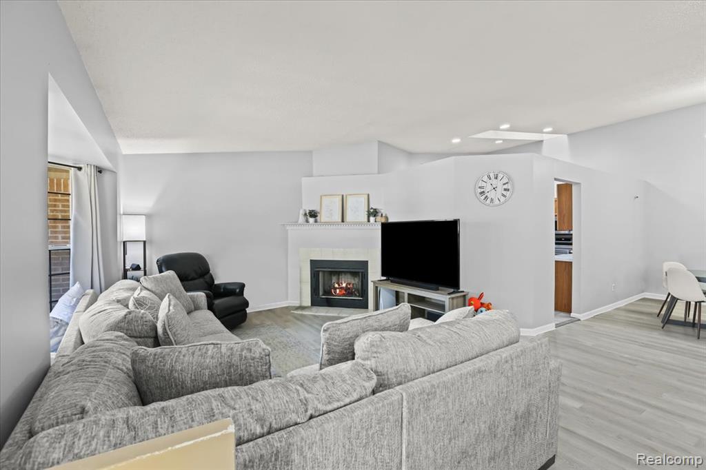 29485 Beau Ridge Farmington Hills, MI 48331 - Photo 5 of 33
