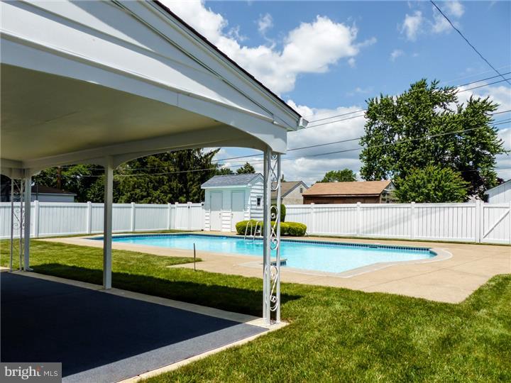 1143 Bloomdale Road Philadelphia, PA 19115 - Photo 2 of 18 Gallery Image 2