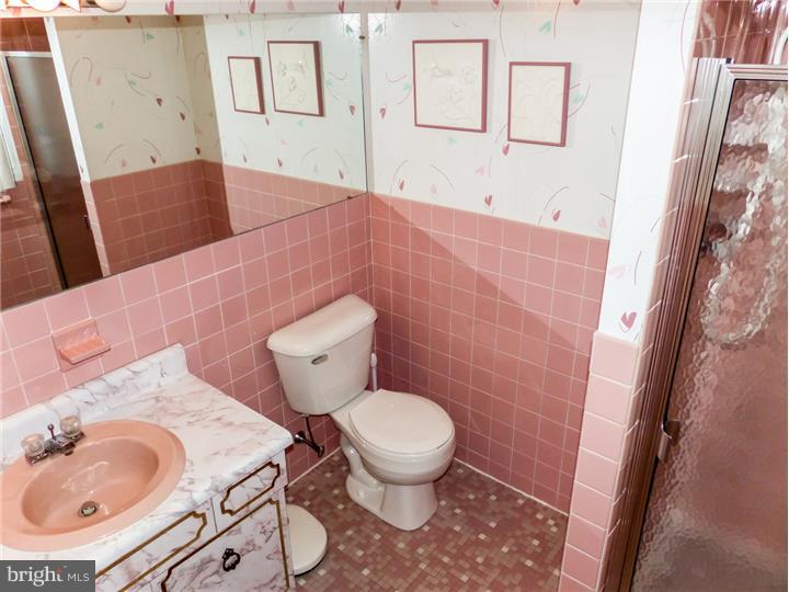 1143 Bloomdale Road Philadelphia, PA 19115 - Photo 17 of 18 Gallery Image 17