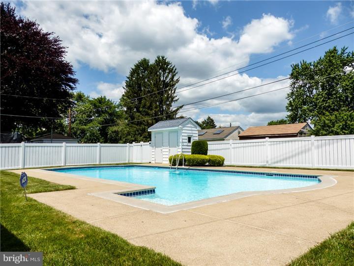 1143 Bloomdale Road Philadelphia, PA 19115 - Photo 3 of 18 Gallery Image 3