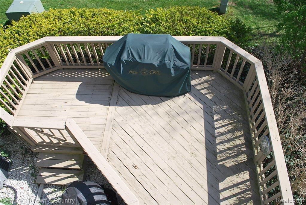 567 Victoria Court Rochester, MI 48307 - Photo 18 of 20 Upper View of Deck