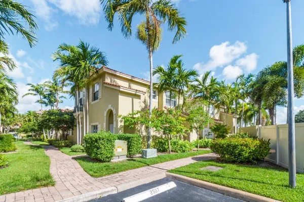 $2,500 | 406 Lake Monterey Circle, Boynton Beach, FL 33426