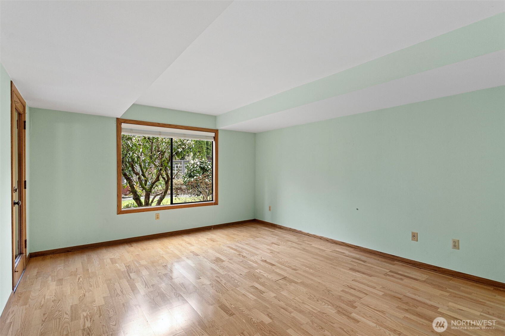1602 Northeast 140th Street, Unit N2 Seattle, WA 98125 - Photo 19 of 39