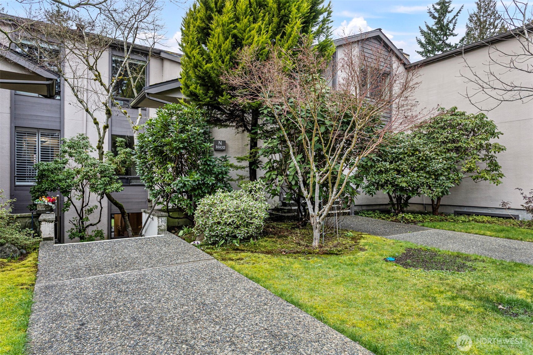 1602 Northeast 140th Street, Unit N2 Seattle, WA 98125 - Photo 3 of 39