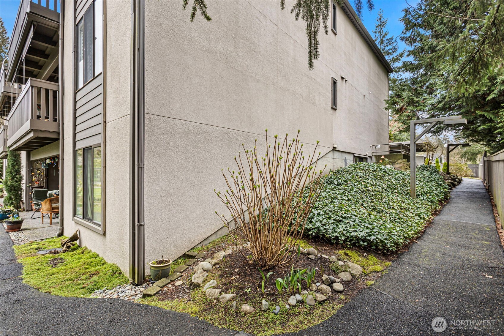 1602 Northeast 140th Street, Unit N2 Seattle, WA 98125 - Photo 5 of 39