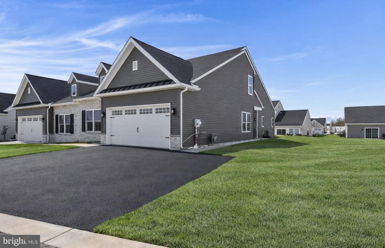 131 Hillard Field Lancaster, PA 17603 - Photo 2 of 25