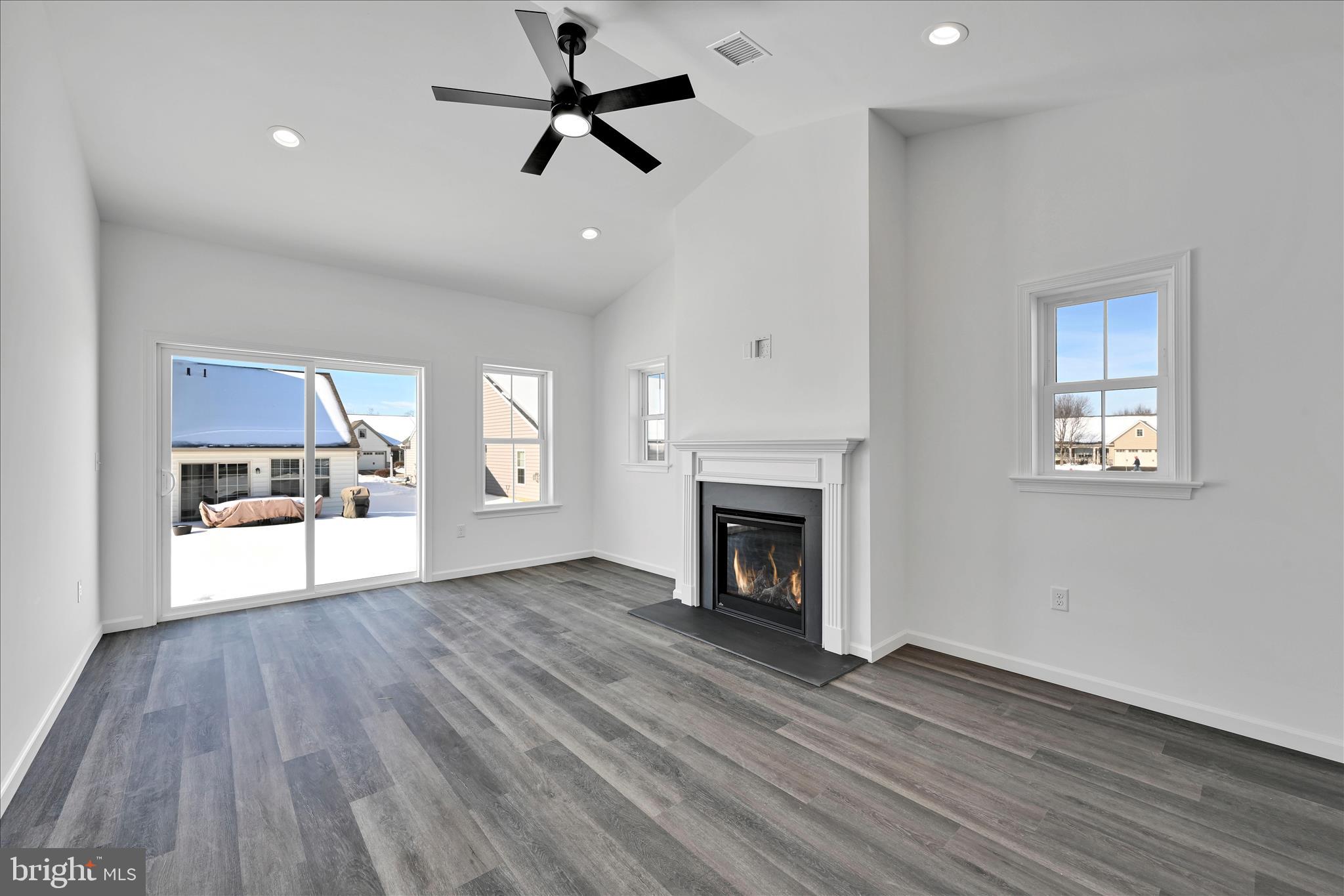 131 Hillard Field Lancaster, PA 17603 - Photo 3 of 25 Living Area