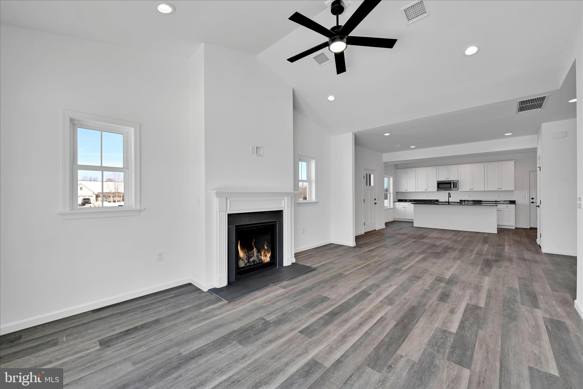 131 Hillard Field Lancaster, PA 17603 - Photo 6 of 25 Living Area