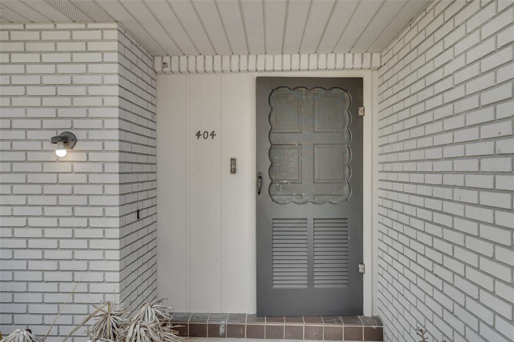 404 Lake Ned Road Winter Haven, FL 33884 - Photo 3 of 18 a bathroom with a shower