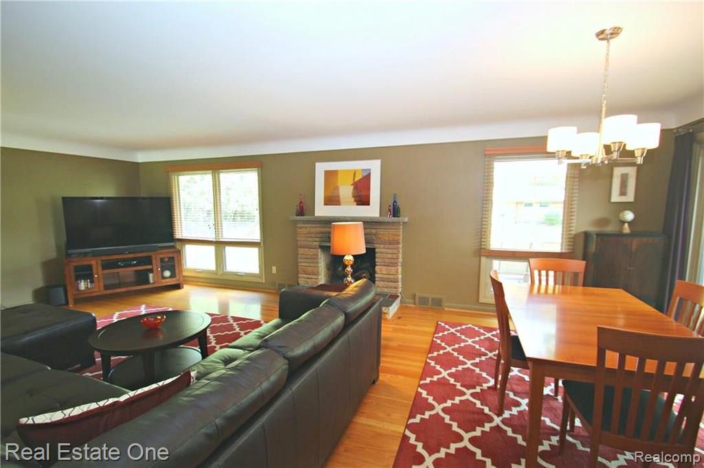 28388 Westerleigh Road Farmington Hills, MI 48334 - Photo 7 of 41