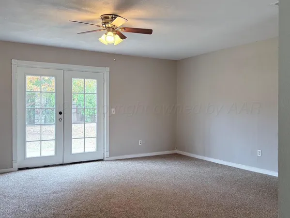 a view of empty room with window