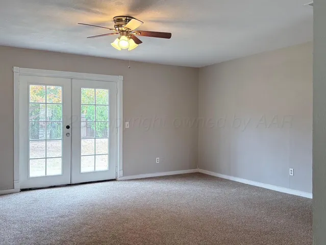 a view of empty room with window