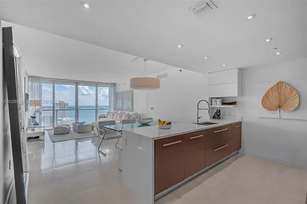 $1,250,000 | 465 Brickell Avenue, Unit 2703, Miami, FL 33131