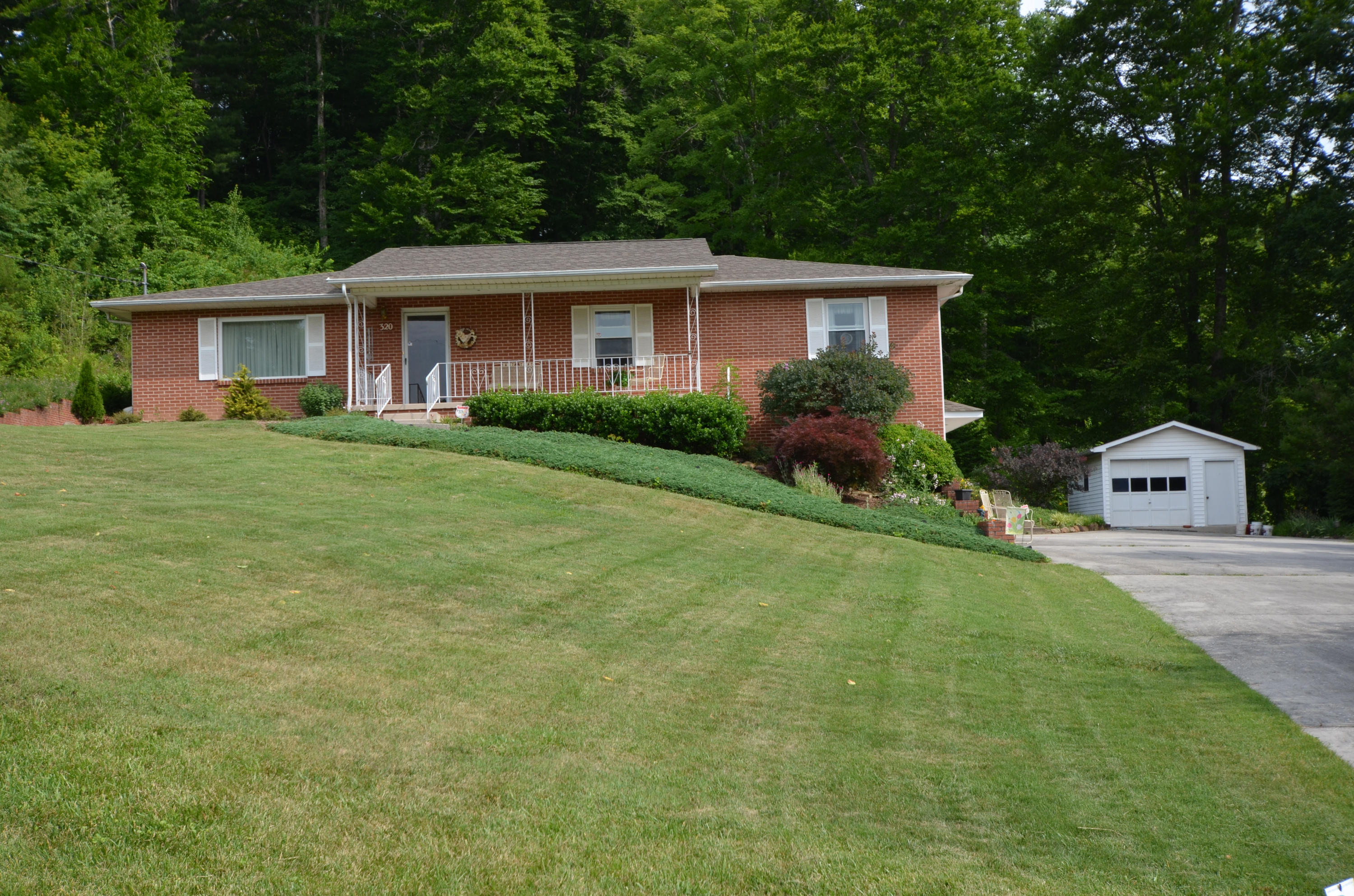 320 Bennett Road Oliver Springs, TN 37840 - Photo 1 of 21 DSC_0611