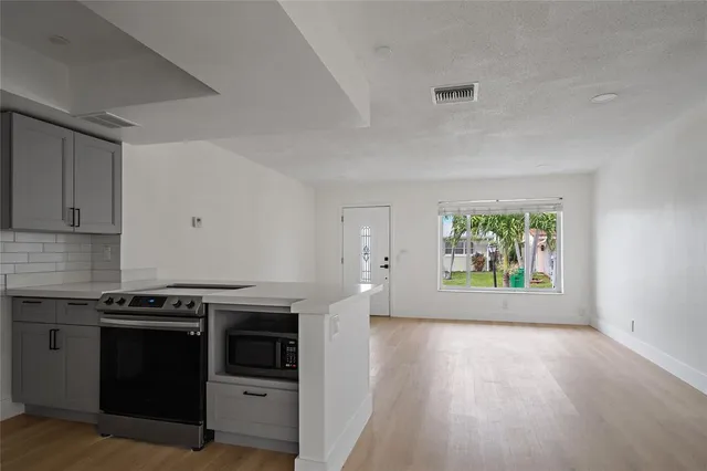 $2,400 | 4510 Northwest 49th Drive, Tamarac, FL 33319