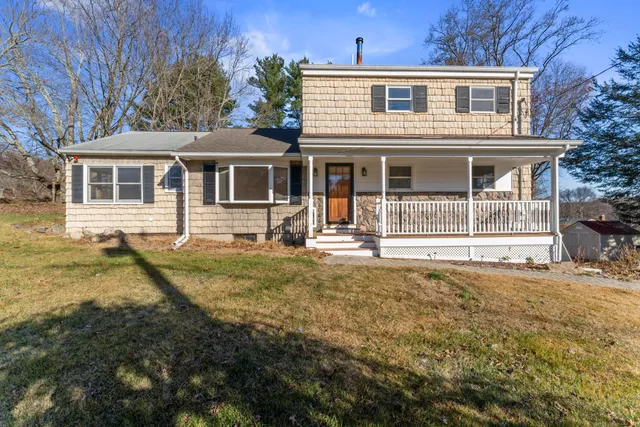 $615,000 | 3 Daves Lane, Newtown, CT 06470