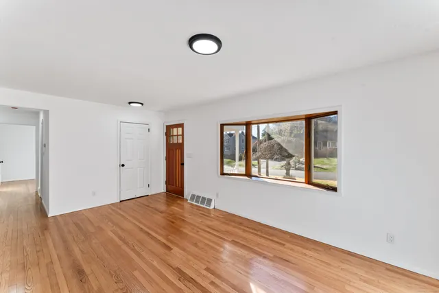 $615,000 | 3 Daves Lane, Newtown, CT 06470