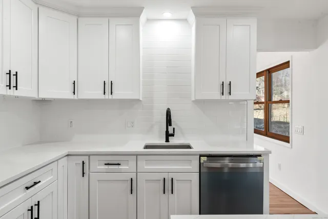 $615,000 | 3 Daves Lane, Newtown, CT 06470