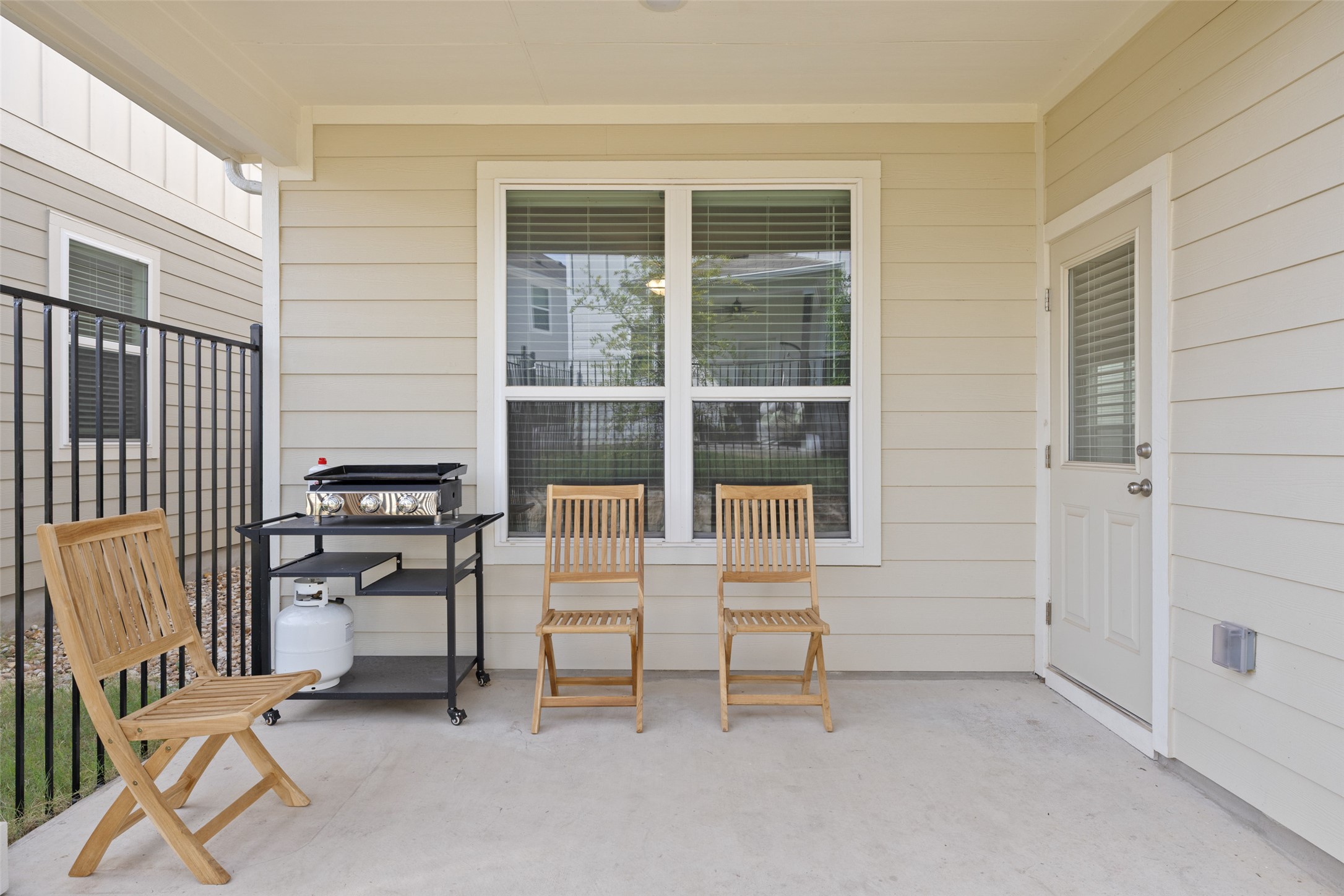 1012 Legend Milton Lane Austin, TX 78748 - Photo 26 of 30 an empty room with furniture and windows