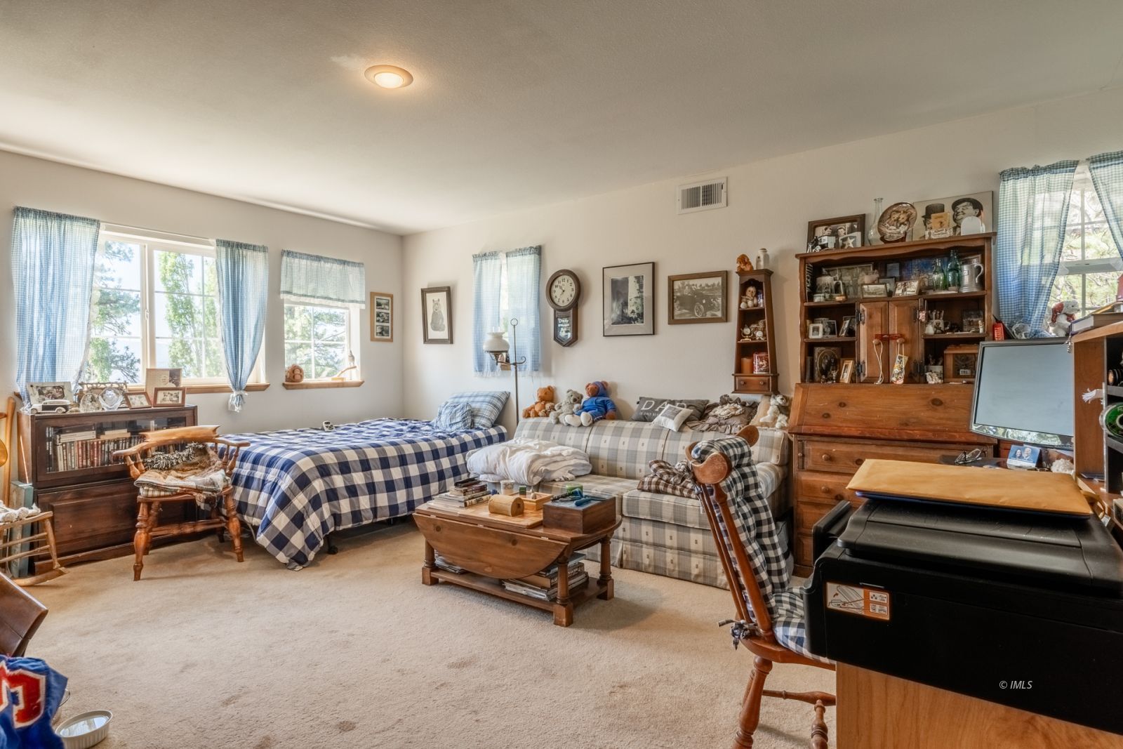 67 Willow Road Swall Meadows, CA 93514 - Photo 13 of 35 a bedroom with furniture and a window