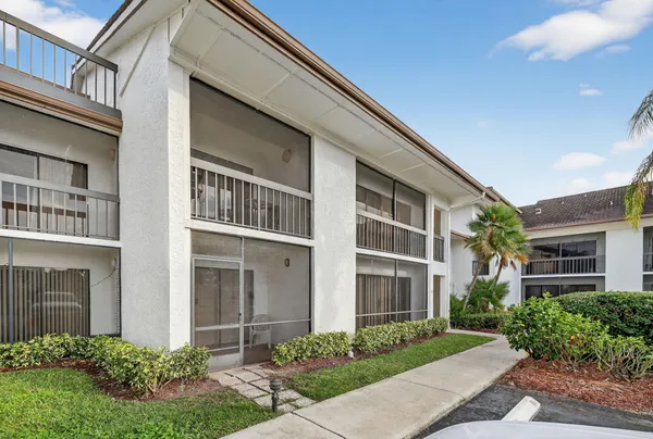 $154,900 | 3300 Twin Lakes Terrace, Unit 102, Fort Pierce, FL 34951
