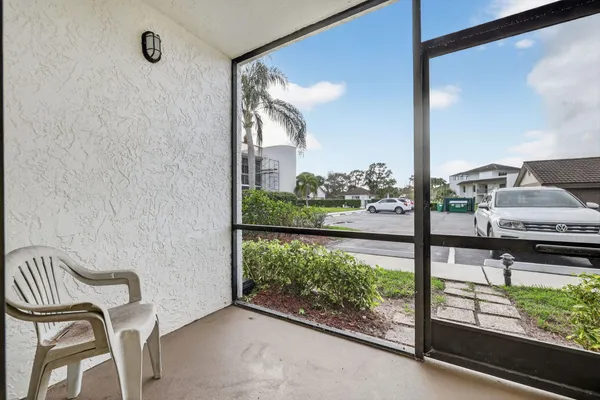 $154,900 | 3300 Twin Lakes Terrace, Unit 102, Fort Pierce, FL 34951