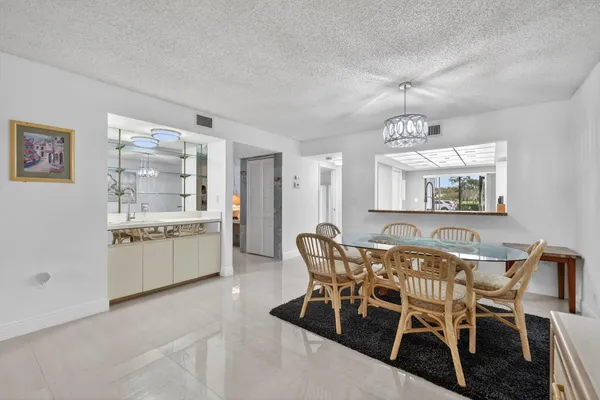 $154,900 | 3300 Twin Lakes Terrace, Unit 102, Fort Pierce, FL 34951