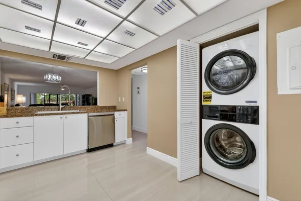 $154,900 | 3300 Twin Lakes Terrace, Unit 102, Fort Pierce, FL 34951