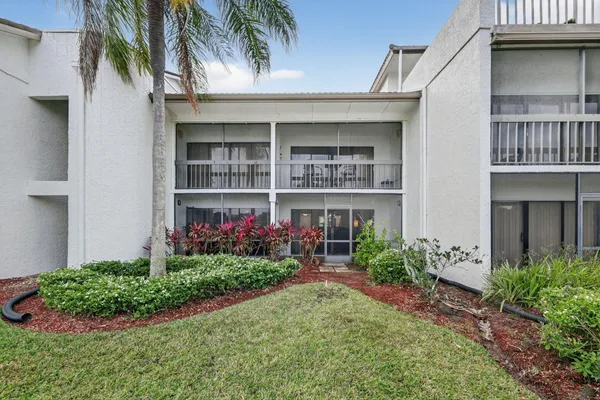 $154,900 | 3300 Twin Lakes Terrace, Unit 102, Fort Pierce, FL 34951