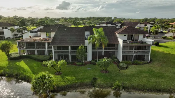$154,900 | 3300 Twin Lakes Terrace, Unit 102, Fort Pierce, FL 34951