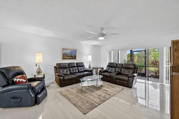 $154,900 | 3300 Twin Lakes Terrace, Unit 102, Fort Pierce, FL 34951