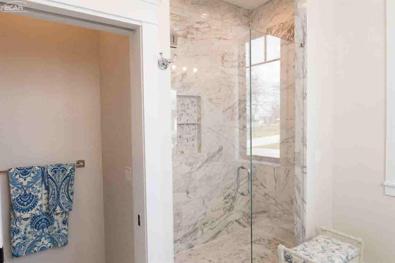 2437 Davis Street Fenton, MI 48430 - Photo 14 of 35 21283933-13.JPG